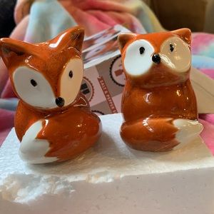 Fox salt and pepper shakers